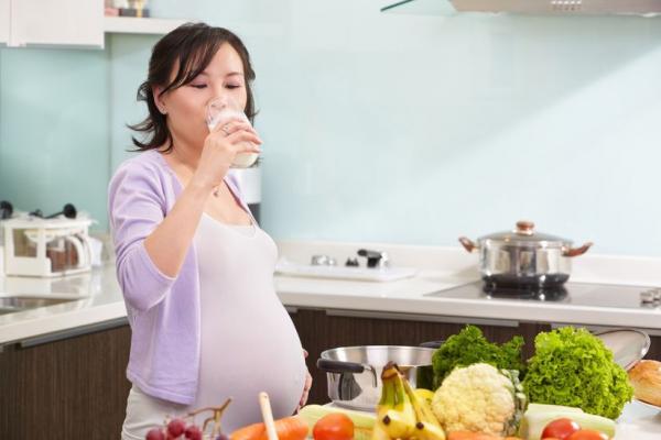 Mẹ bầu 8 tháng còn nên uống sữa bầu?