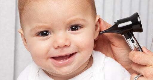 Các triệu chứng nhiễm trùng tai ở trẻ sơ sinh và trẻ mới biết đi