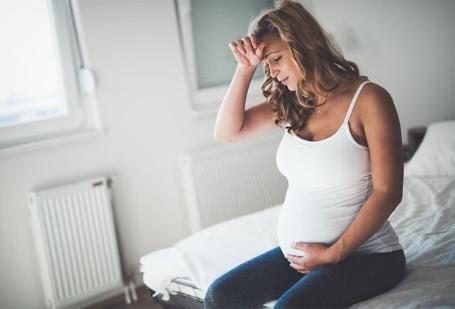 Mẹ bầu nên đối phó với các triệu chứng khi mang thai tại nơi làm việc như thế nào?