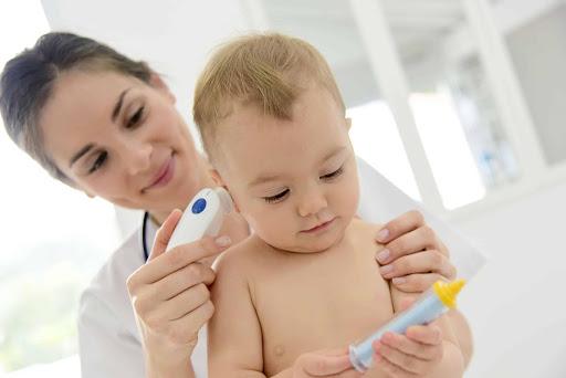 Dấu hiệu sốt ở trẻ sơ sinh và trẻ nhỏ mà cha mẹ thường bỏ qua