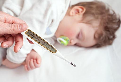 5 điều cha mẹ cần biết về cơn sốt của trẻ và cách xử lý chúng