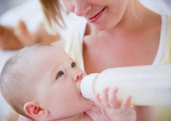 Tiệt trùng bình sữa cho trẻ dưới 6 tháng tuổi đúng cách