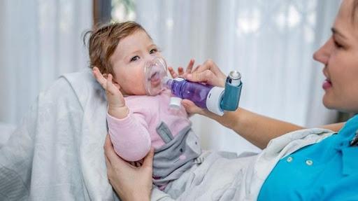 Các biến chứng do hen suyễn không được kiểm soát đúng cách gây ra cho trẻ
