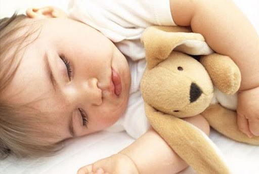 Hiểu về giấc ngủ của bé từ 7 – 12 tháng với các thông tin từ chuyên gia