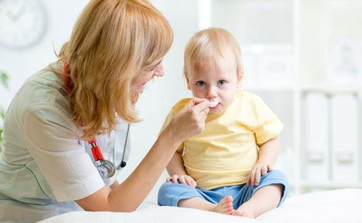 Cha mẹ có thể cho trẻ sơ sinh và trẻ nhỏ uống thuốc giảm đau không?