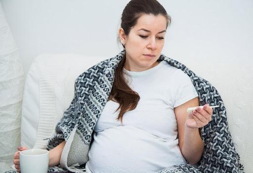 Sốt khi mang thai – Những điều mẹ bầu cần chú ý