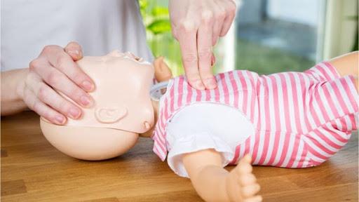 Chuyên gia hướng dẫn cách hồi sức đúng kỹ thuật cho trẻ sơ sinh và trẻ nhỏ khi có trường hợp khẩn cấp