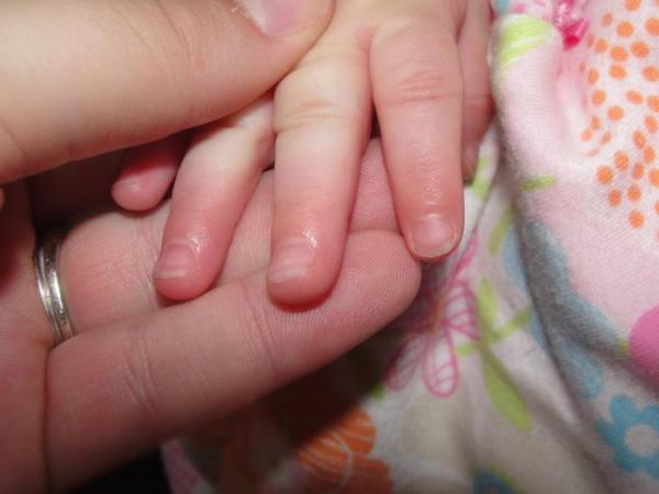 Mách mẹ mẹo dự đoán chính xác vấn đề sức khỏe của con qua móng tay